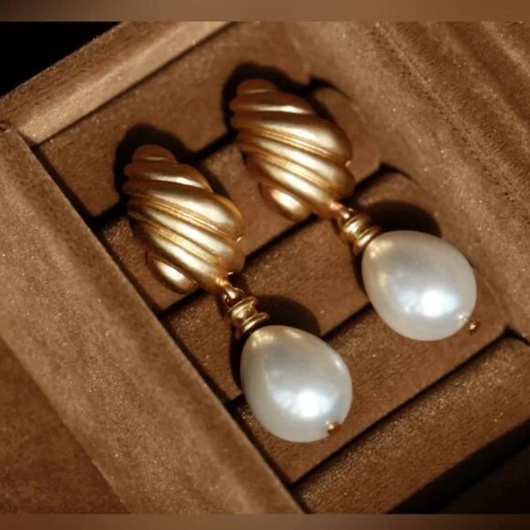18K Gold Plated Pearl Drop Vintage Earrings - Picture 4 of 6
